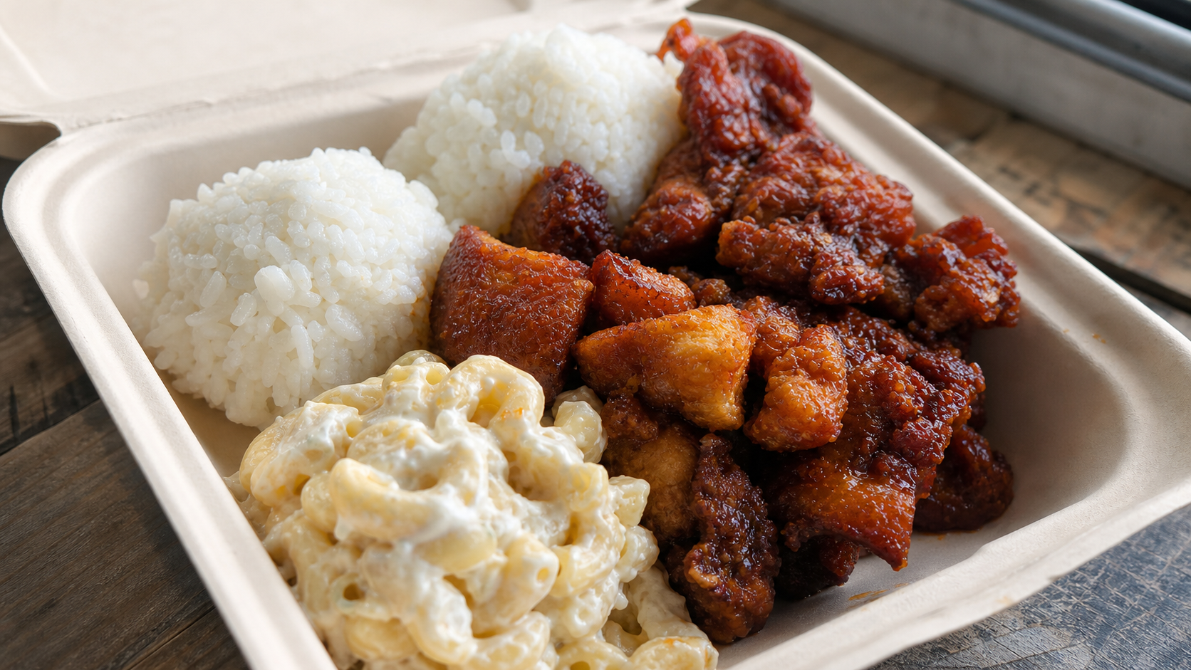 Hurricane Chicken with rice and macaroni salad